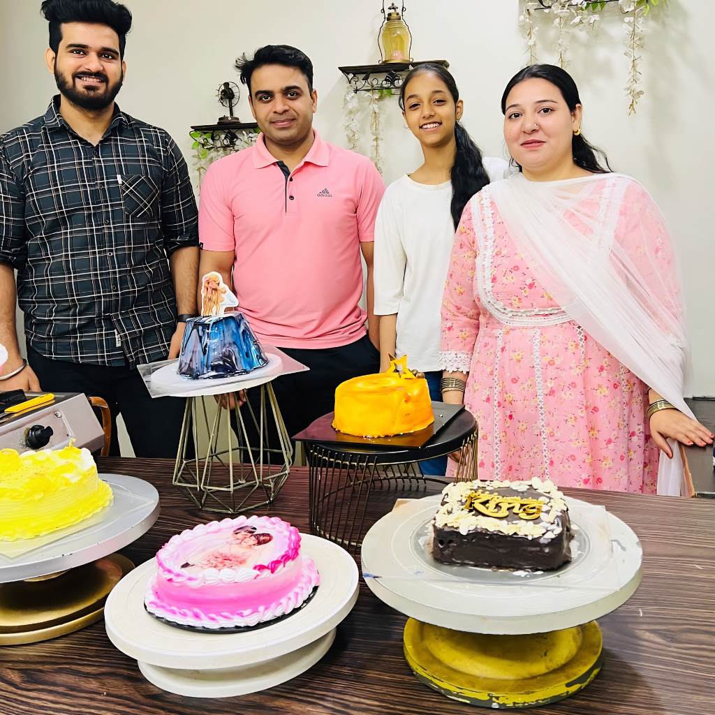 Cream Cakes — Basic to Advance Cake